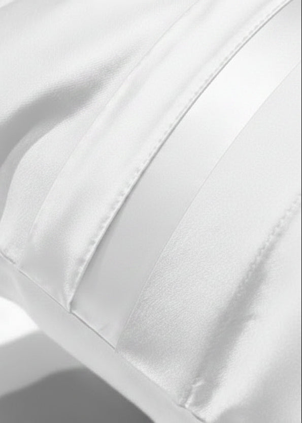 Design 03 Premium Bettwäsche nachtstudio – Bettbezug Detail Weiß Platin